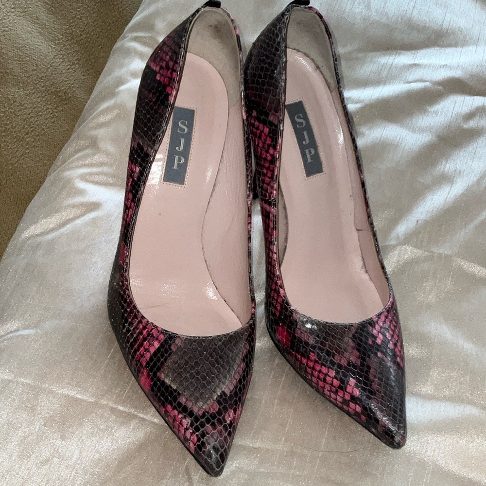 SJP by Sarah Jessica Parker Pink and Black Snakeskin Pointed Pumps